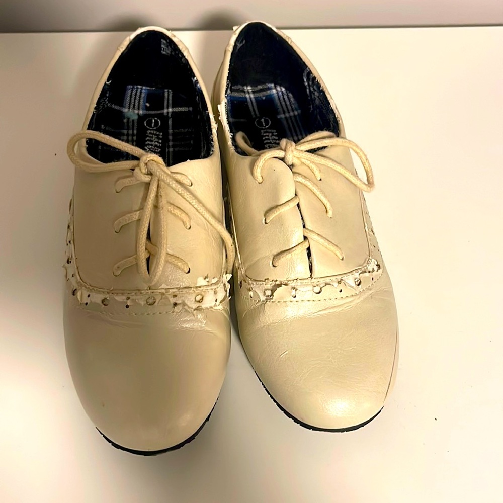 Girls shoes
